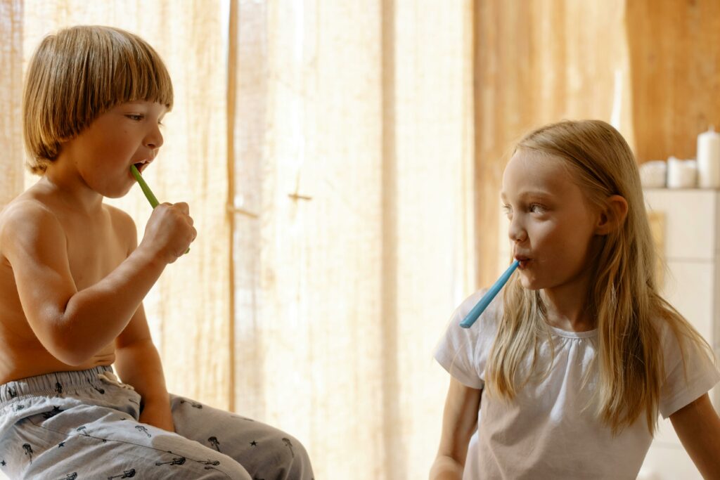 kids-brushing-teeth